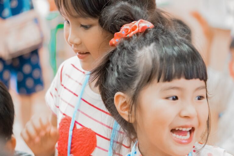 Wspieranie empatii u dziecka – jak rozwijać wrażliwość?